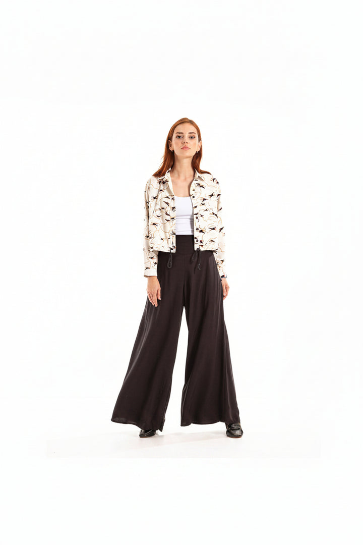 Calça pantalona com bolsos