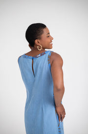 Vestido tubo curto em linho com detalhes estampados