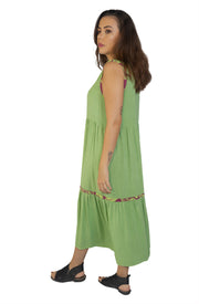 Vestido com detalhes estampados e bolsos laterais